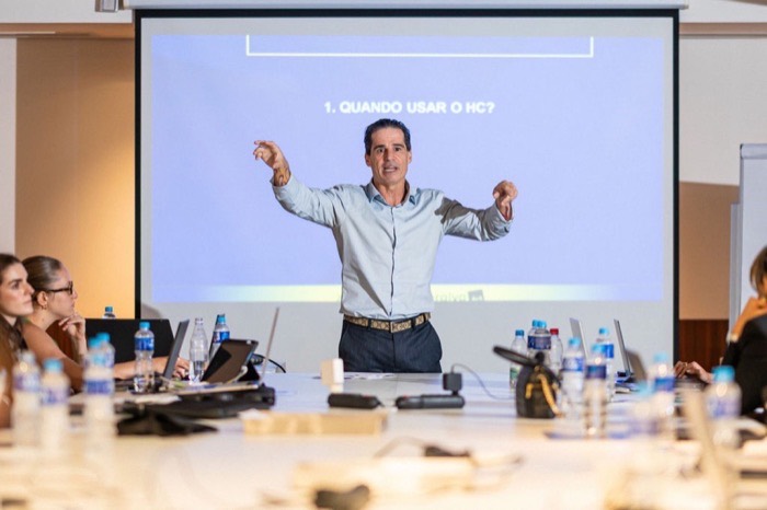 Aula de uma edição anterior do Laboratório, com a turma acompanhando