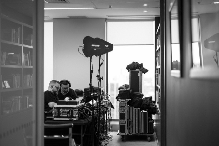 Bastidores da montagem da estrutura de transmissão